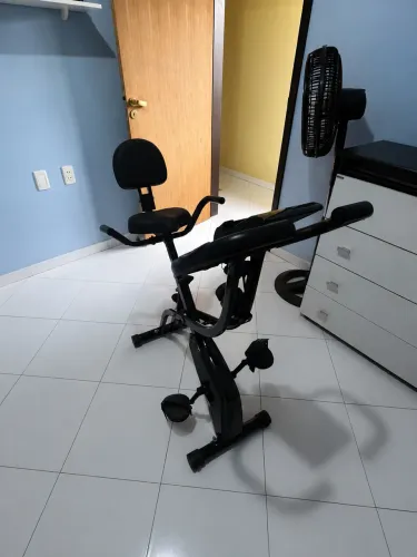 Bicicleta Ergométrica Vertical Dobrável
