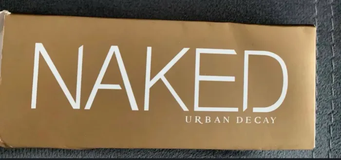 Estojo de Maquiagem Naked