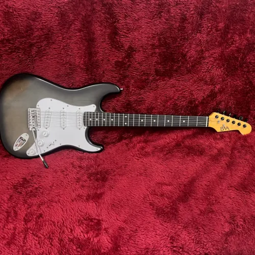 Guitarra Stratocaster EWA tarraxas Guyker com trava
