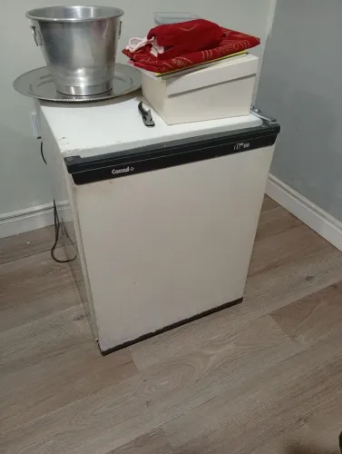 Frigobar Consul top 08 com Congelador 