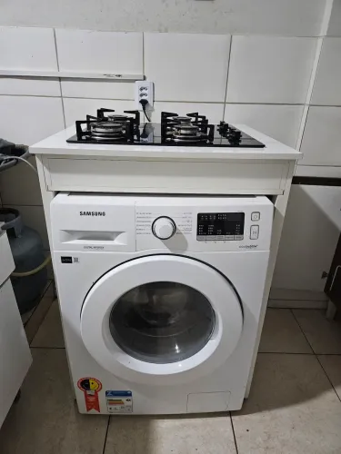 Móvel planejado em MDF para acomodar a maquina e cooktop