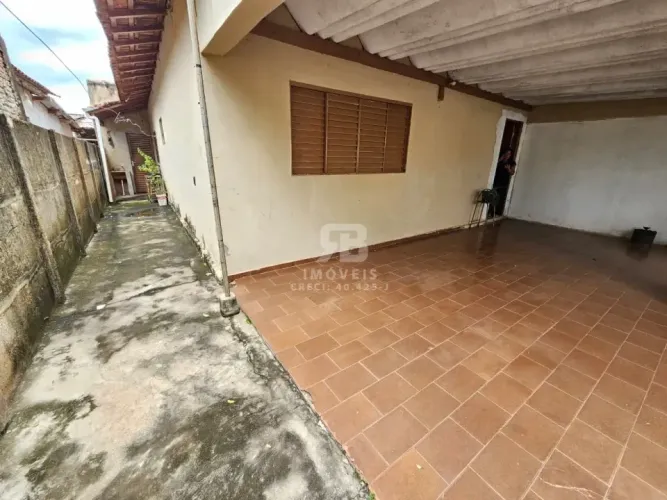 Casa residencial à venda no Bairro Rosele, em Araçatuba 180 m²