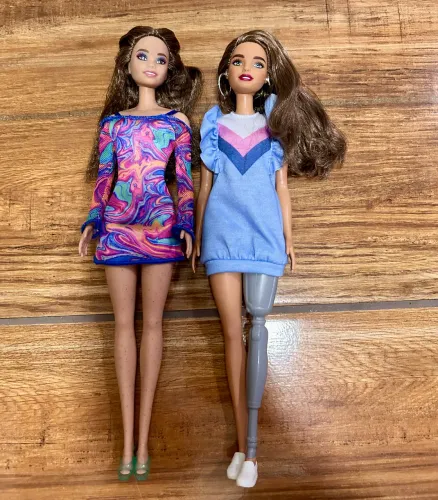 2 bonecas Barbies fashionistas em ótimo estado!