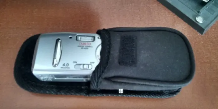 Estojo case de câmera digital material reforçado muito nova.