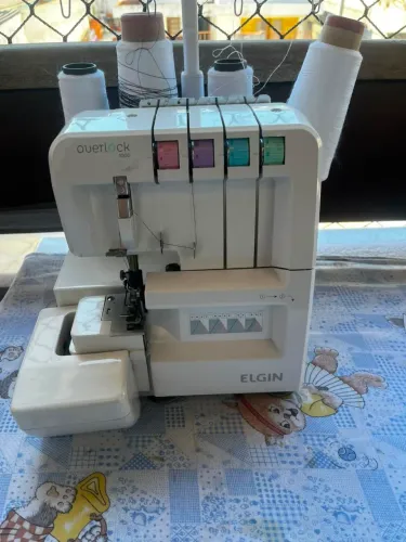 Máquina De Costura Overlock Elgin 1000 Portátil - Perfeito Estado