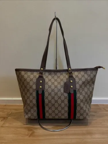Bolsa Gucci Sherry Line Monograma GG Detalhes em Couro - Confecção Luxo