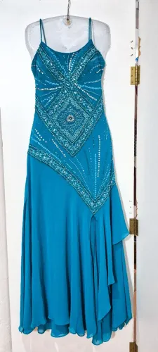 Vestido midi/longo bordado Chez Monique