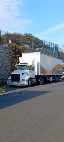 Cavalo mecânico Volvo NL12 360. Revisado motor novo.