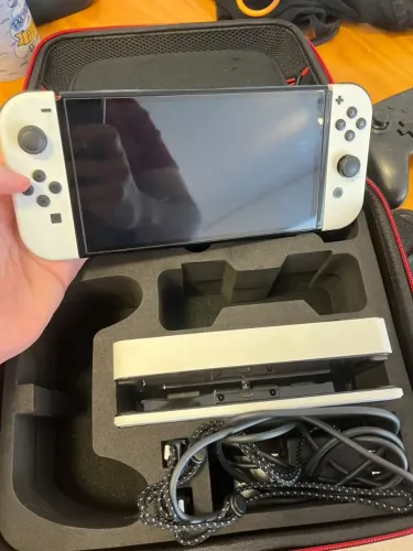 NINTENDO SWITCH OLED + VÁRIOS ACESSÓRIOS ORIGINAIS + MARIO ODISSEY