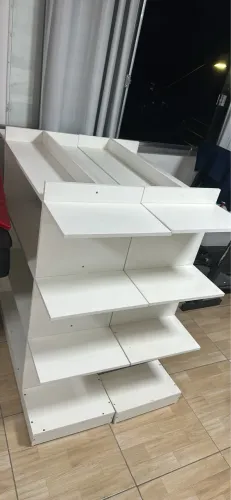 Prateleiras de gandolas central cada uma valor de 750,00