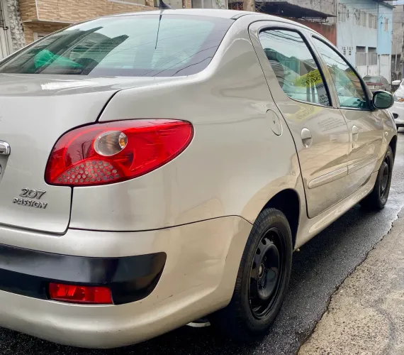 Peugeot 207 Sedan Passion XR 1.4 Flex 8V 4P 2011