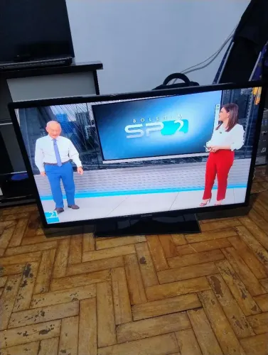 Vende se tv Samsung 40 polegadas, tv comum não é smart, boa para jogar videogame 