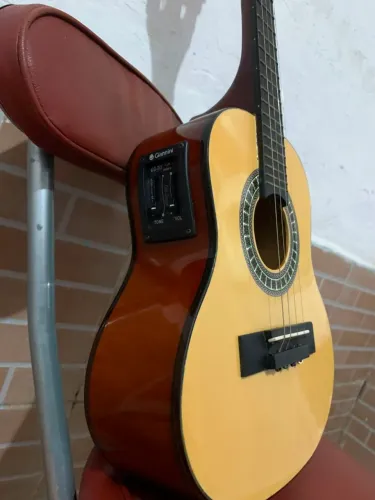 Cavaquinho Eletroácustico