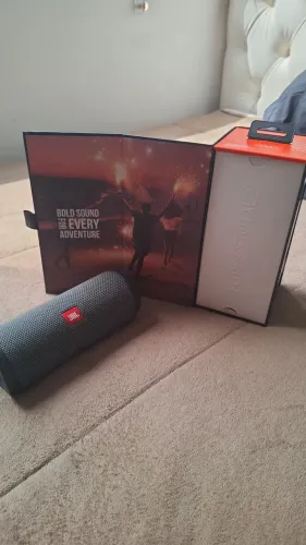 Caixa JBL essentrial2