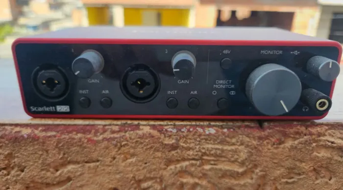 Interface de audio Focusrite scarllet 2i2 3th geração 