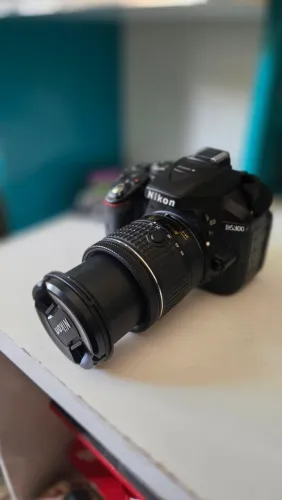 Nikon D5300 com lente padrão 18-55mm
