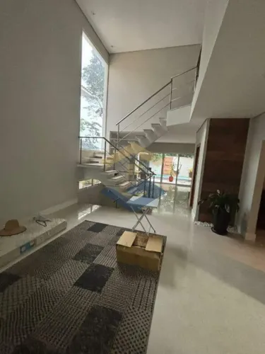 Casa p/ Alugar no Condomínio Village das Flores, 470m², 4 Suítes, 3 salas, Cozinha, Área d