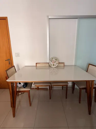 Mesa de 6 lugares sem as cadeiras 