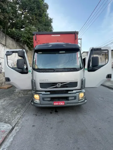 Volvo VM 270 6x2R 2012/2012 | Truck Sider | Único Dono Empresa | R$ 214.000