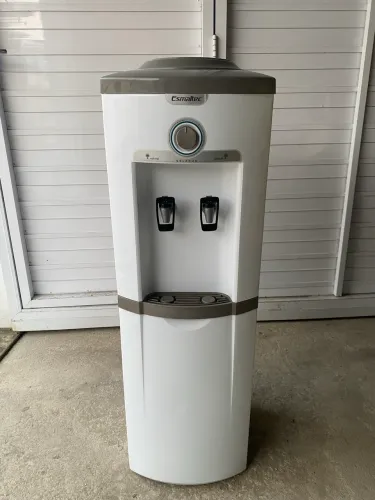 Bebedouro de Água Esmaltec de Coluna - Refrigerado por Compressor