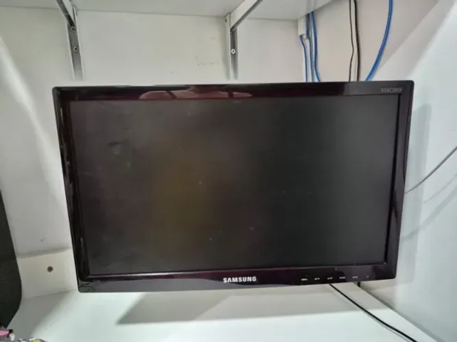 Monitor 18,5 Samsunh HD ls19C301 R$ 450,00