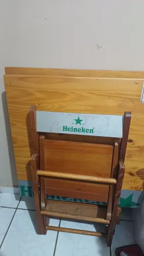 Mesas e cadeiras Ler anúncio