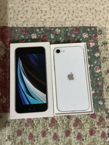 Negociável - IPhone SE 2 (2020) pra vender ligeiro.