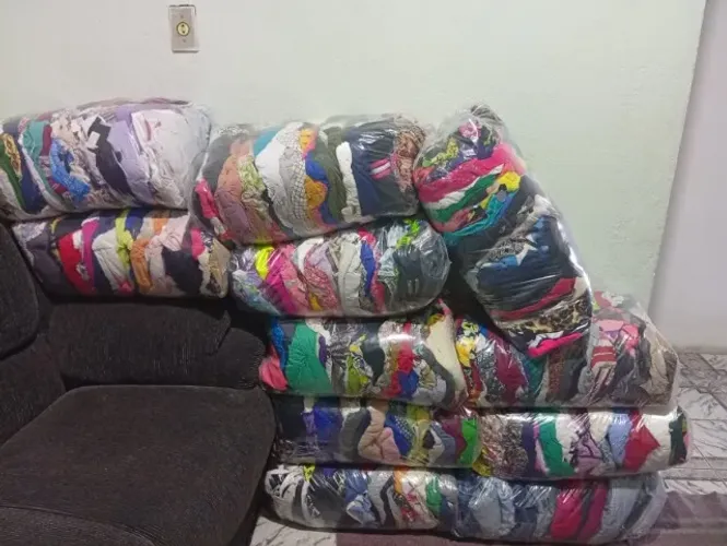 600 Peças de Roupa - Femininas, infantis, masculinas e sapatos para bazar.