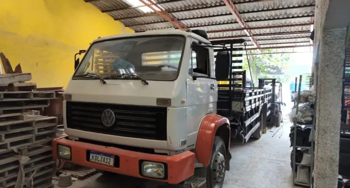 Caminhão Carroceria Madeira 7,50M Volkswagem