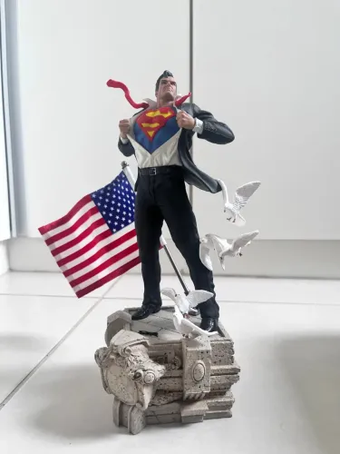 Superman - Clark Kent - 1/10 - IRON STUDIOS