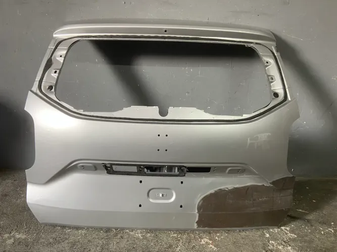 Tampa Traseira Renault Duster 2020 21 22 23 24  