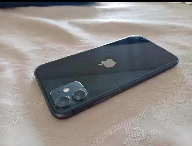 iPhone 11 praticamente novo 
