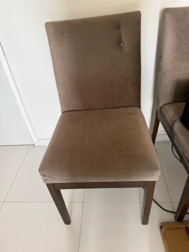 2 Cadeiras de madeira estofada