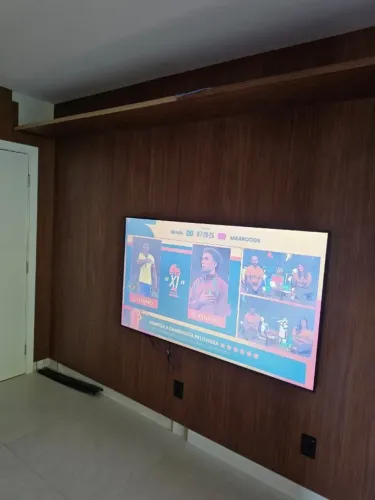 (Com imagem ruim, veja as fotos) Smart TV Samsung 70" - completa