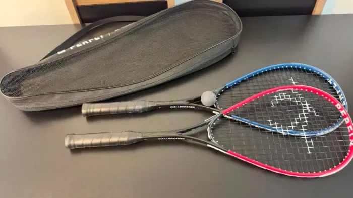 2 raquetes de squash + bola + porta raquetes