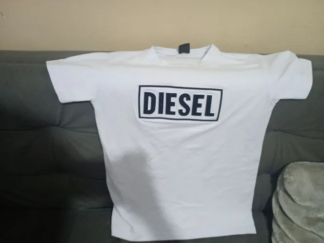 Camiseta da diesel tamanho M branca colada 