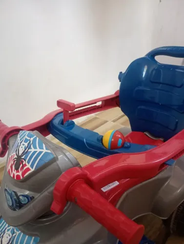 Usado apenas 5 dias, está novo, motivo da venda: meu bb fica colocando o pé no peneu