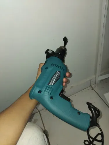 Furadeira makita