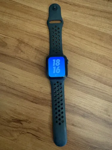 Apple Watch SE Nike
