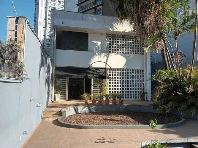 Casa Comercial à Venda na Vila Andrade 250m25 salas; 2 salões; Aceita Permuta