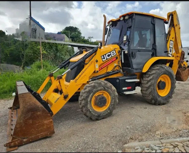Retroescavadeira JCB 3CX