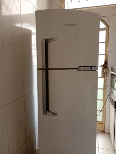 Vendo geladeira Brastemp Frost Free 383l.