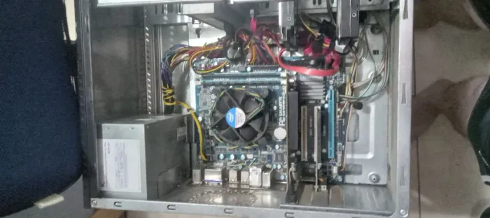 Cpu i5, 08gb ram, 2 terá hd e placa de vídeo