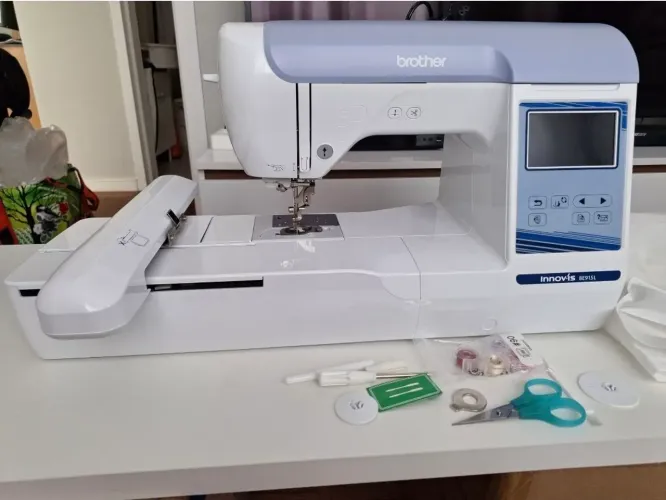 Máquina de bordar brother be915l