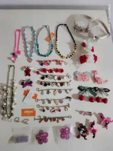 Kit 30 bijuterias Gymboree 