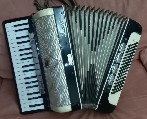 Acordeon/Sanfona 80 baixos oitavada