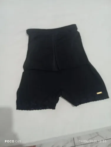 Blusa UV da excelência e uma cinta da excelência 