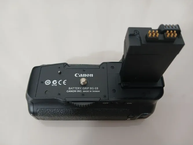 Battery Grip Canon BG-E8 Original C/ Gaveta AA E Caixa T2i T3i T4i T5i <br>