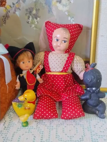 Bebê de cerâmica antigo
