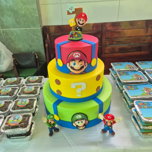 Bolo fake tema Mário Bross